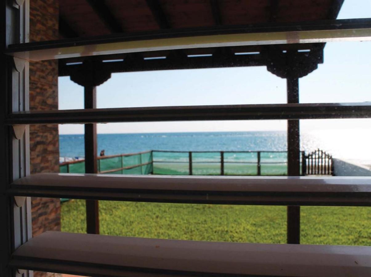 Panorama Beach House, 5 Meters To The Sea بيرفوليا المظهر الخارجي الصورة